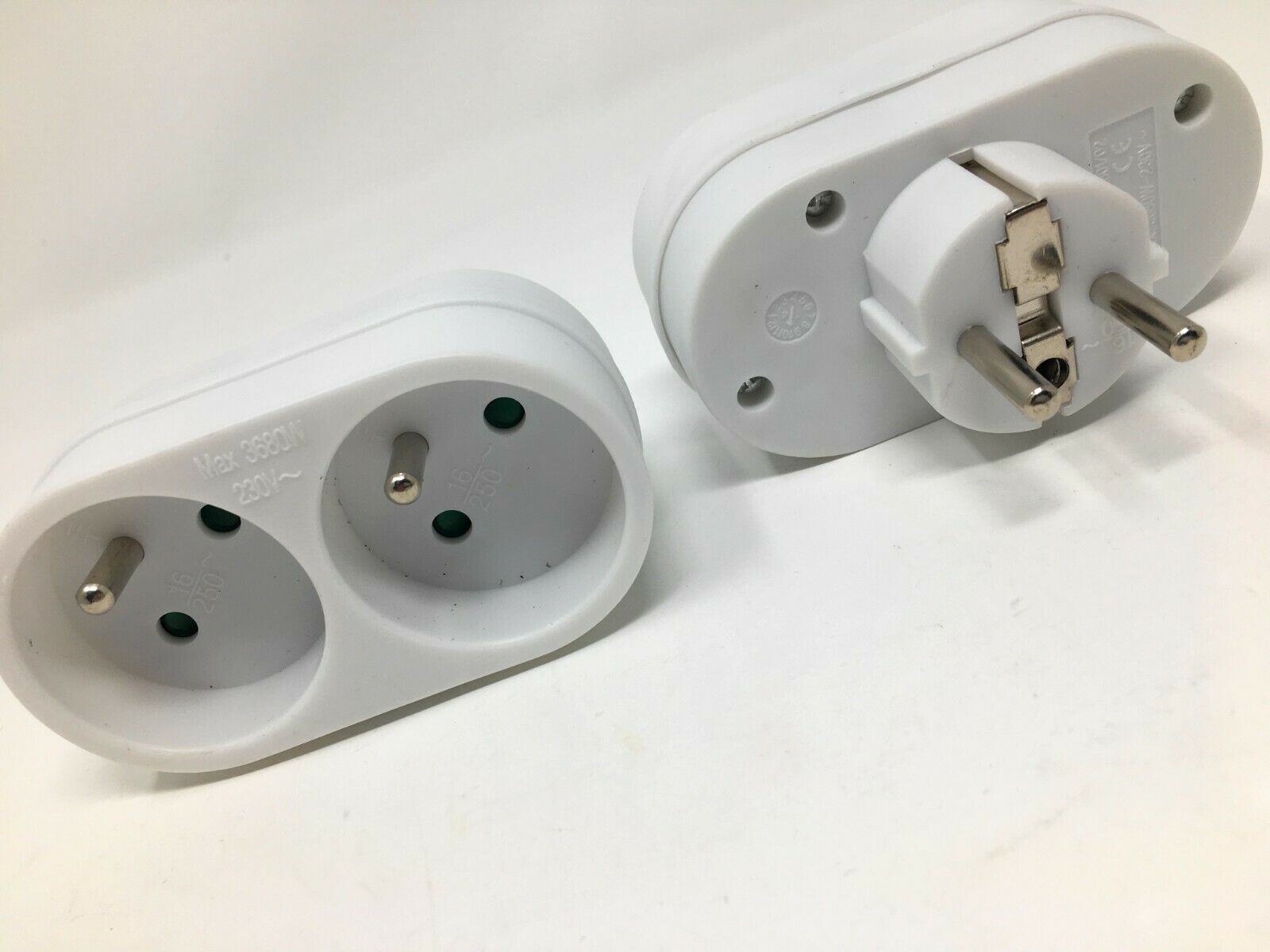 1x Schuko Doppel Steckdosen Adapter Stecker Dose EU Kupplung Frankreich/Belgien