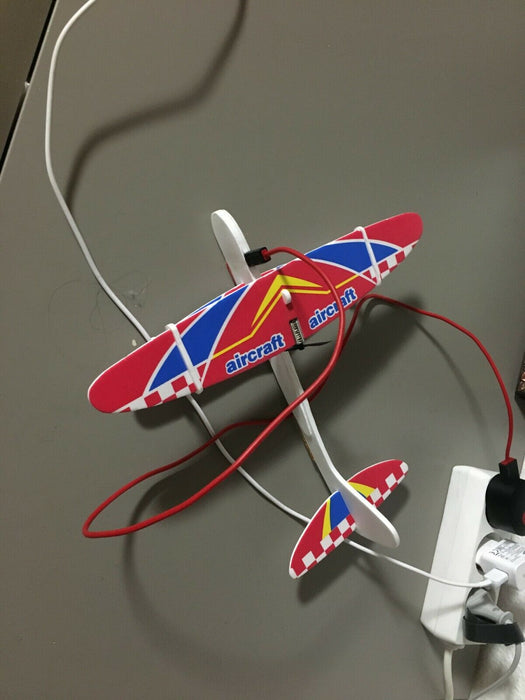 Segelflugzeug mit Akku , Flugzeug Modell, Flieger USB aufladbar mit akku mit led