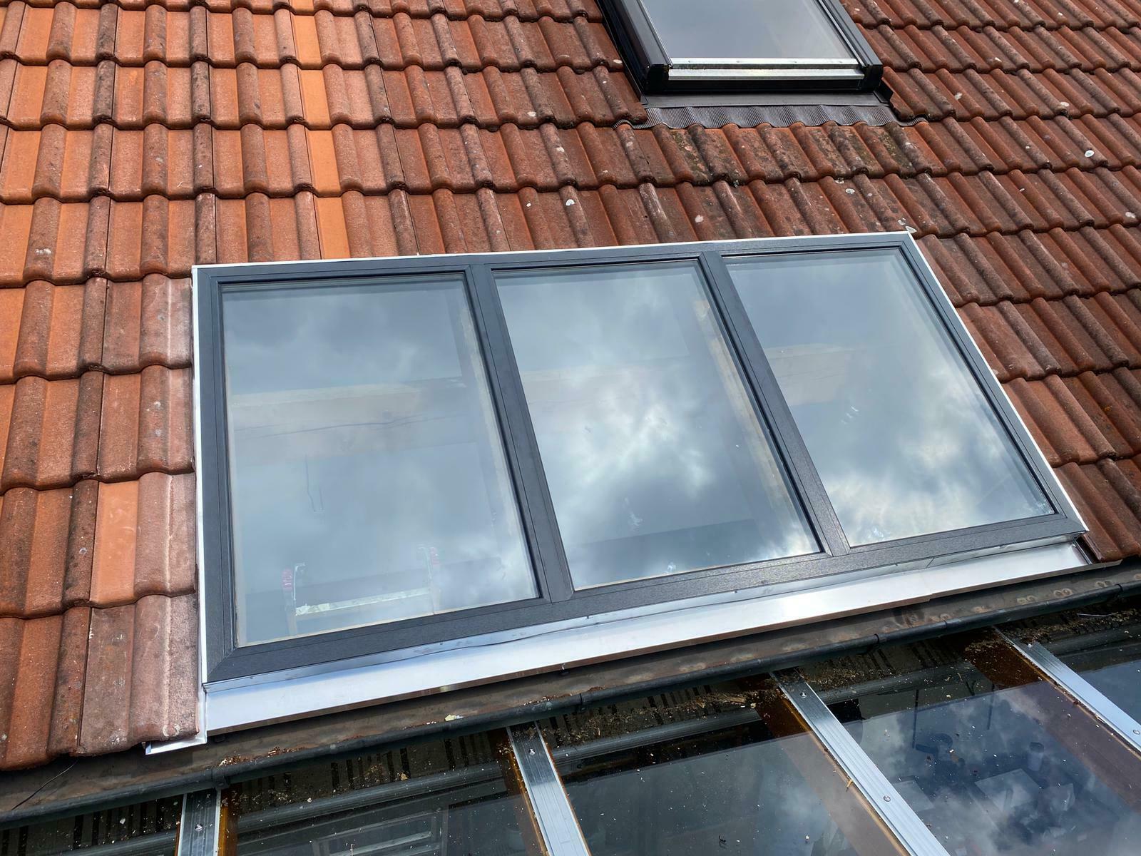 Kunststoff Dachfenster mit Eindeckrahmen Festverglasung nach Mass / Einbau/lfm