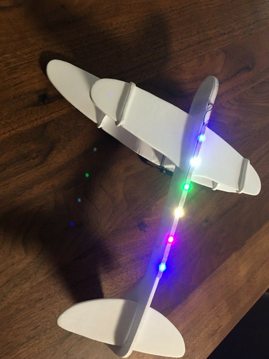 Segelflugzeug mit Akku , Flugzeug Modell, Flieger USB aufladbar mit akku mit led